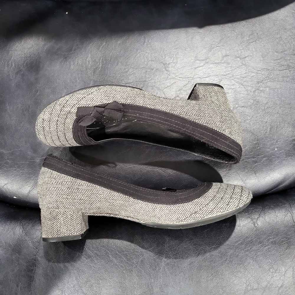 Women's Heels - Picture 4 of 9